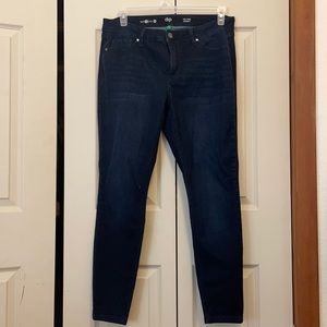 NWOT Dark wash Mid Rise skinny jeans